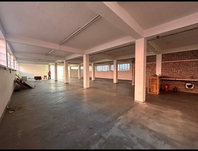 500M² BUILDING TO LET IN WOODSTOCK